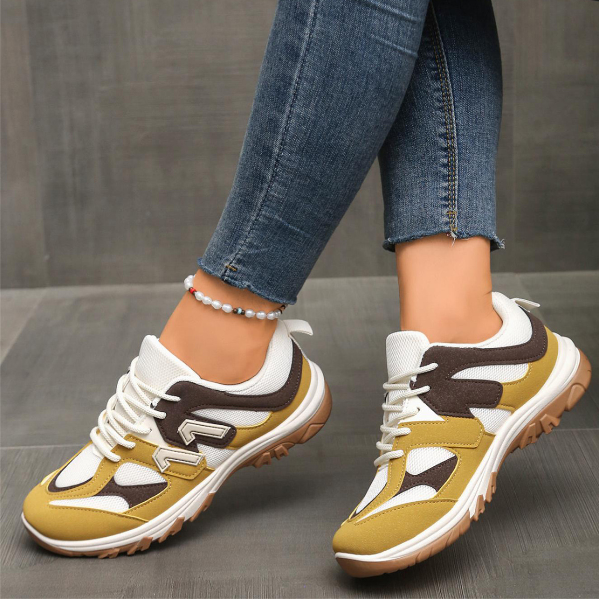 Zapatos de senderismo antidesl - Women'S Yellow Fashion Sneakers reseña y precio