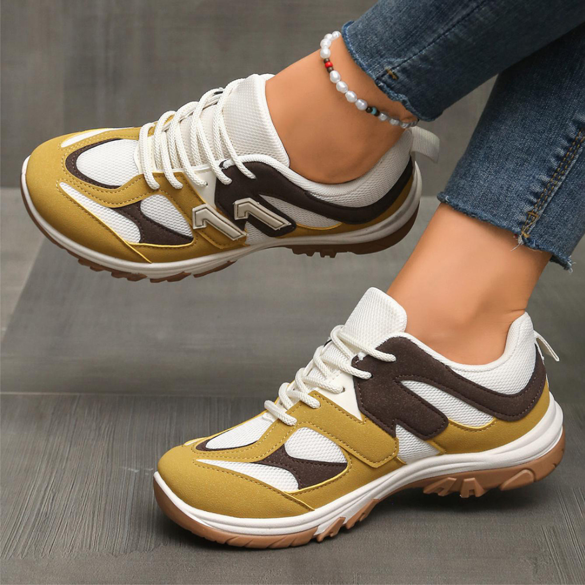 Zapatos de senderismo antidesl - Women'S Yellow Fashion Sneakers reseña y precio